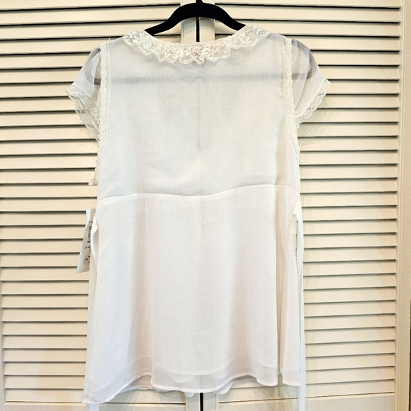 NWT Sunny Taylor Blouse White with Lace Trim and Accents - Picture 3 of 7